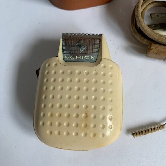 Schick Vintage Men's Razor with Original Case Brush & Power Cord 1950s - Picture 2 of 8